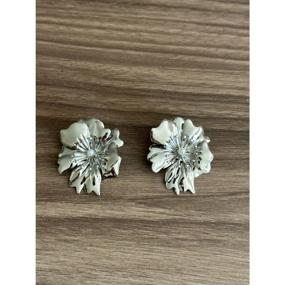 Flower pearl earrings Q1068